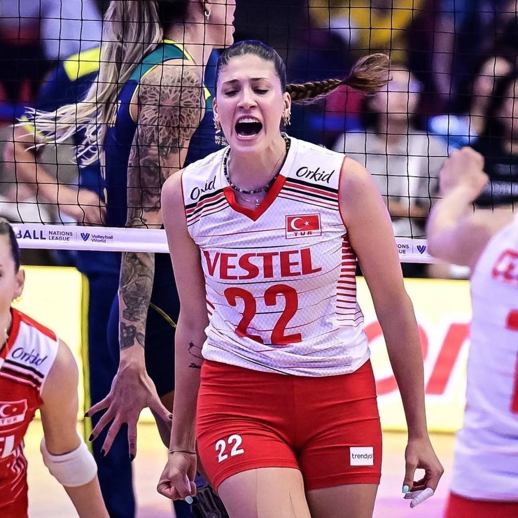 İlkin Aydın "Bu beni çok üzüyor" dedi Atatürk mesajı verdi 8